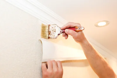 Pose de papier peint à Pleumeur-Gautier — revêtements muraux et toiles de verre